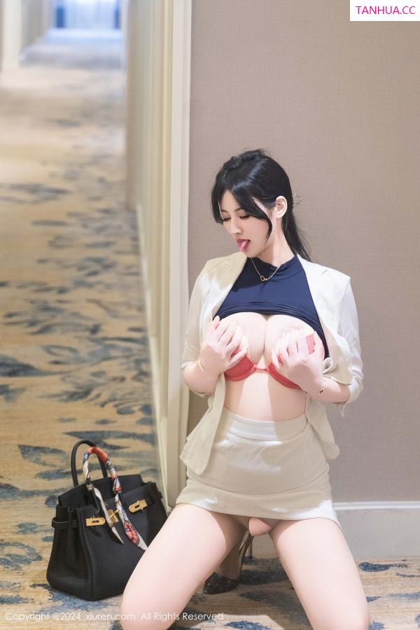 陈诗诗 诗诗 [XiuRen]高清写真图 2024.10.21 No.9319 诗诗kiki 丝袜美臀第23张图片